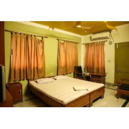 Roxy Inn,Cuttack Extérieur photo