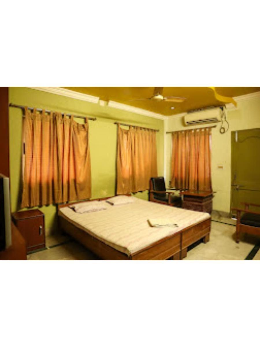 Roxy Inn,Cuttack Extérieur photo